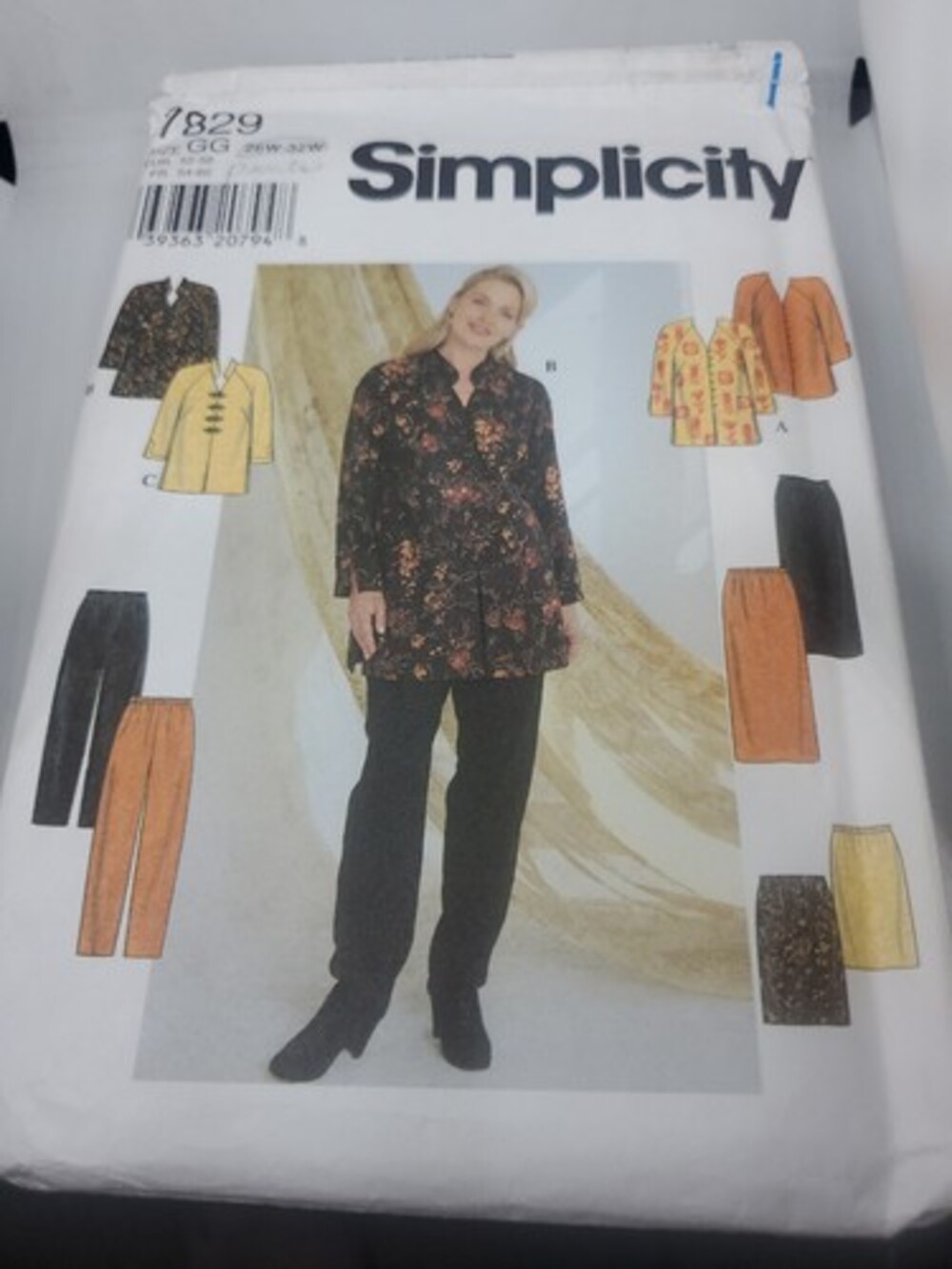 Simplicity 7829 V-Neck Tunic w Side Slits, Pants & Skirts 2 Lengths PLUS 26W-32W